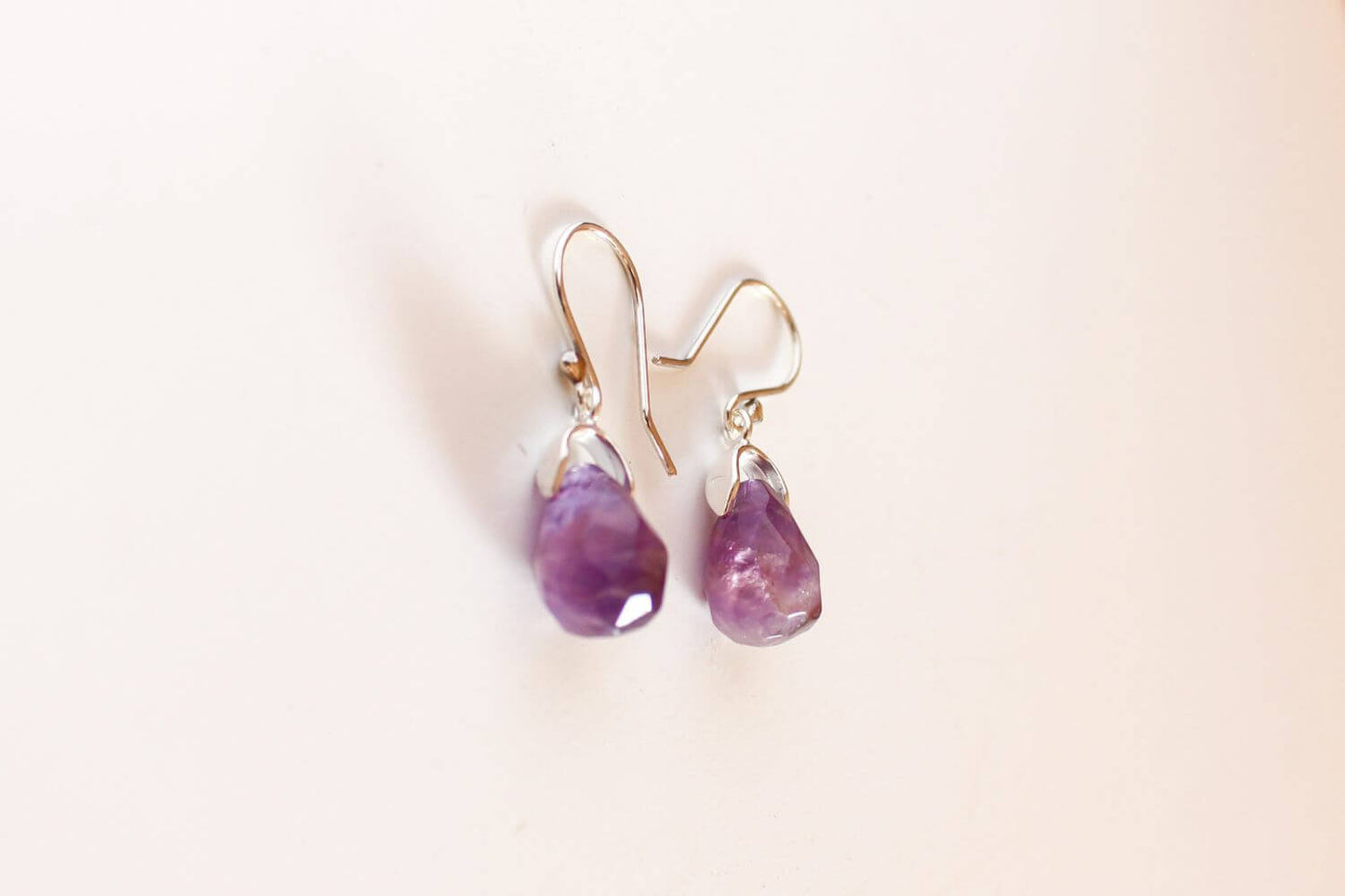 Aros Gota de Amatista Facetada - Plata 950 y piedra natural